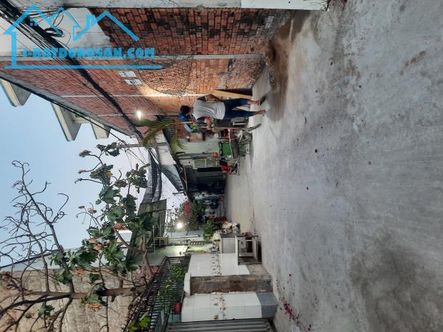 Bán nhà An Dương Vương 2 tầng 42m2 ngang hơn 6m xe hơi đỗ cửa chỉ hơn 3 tỷ xíu - 1
