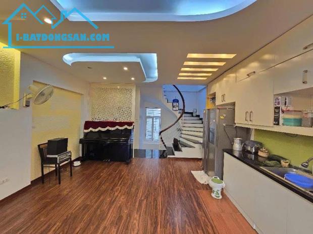 Phố Hoàng Quốc Việt, Cầu Giấy. Oto đỗ cửa, nhà 6 tầng x 40m, giá 7.9 tỷ - 2