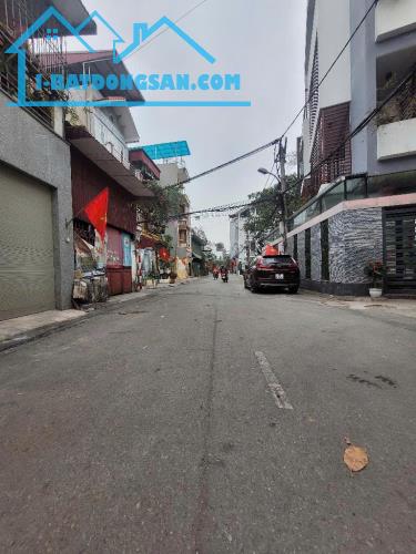 Bán đất tặng nhà 2 tầng - phố Thanh Am - Long Biên - Thông số đẹp -  2 Mặt tiền - 1