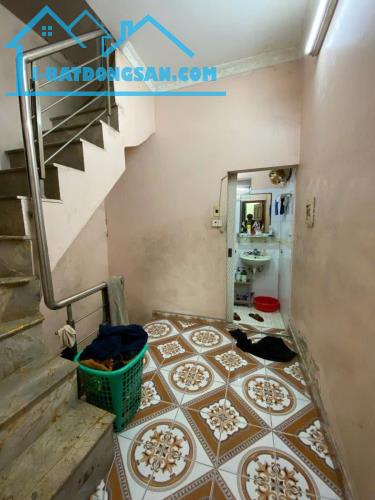 Bán nhà Trần Khát Chân   19/25 m -5 tầng -2,78 tỷ   -mặt ngõ thông, trước nhà 3m Kinh doan - 1