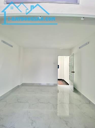 6.5 TỶ HƠN - NHÀ QUẬN 10 KẾ HỌC VIỆN HÀNH CHÍNH - 1 CĂN RA HXH - 35M2 4 TẦNG 3PN -VUÔNG A4 - 3