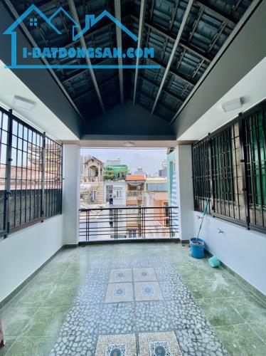 6.5 TỶ HƠN - NHÀ QUẬN 10 KẾ HỌC VIỆN HÀNH CHÍNH - 1 CĂN RA HXH - 35M2 4 TẦNG 3PN -VUÔNG A4 - 5