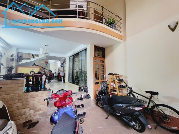 HUỲNH VĂN BÁNH HXH LT -  5M RA MẶT TIỀN - 80M2 - 5 TẦNG - NGANG HIẾM 5.5M CHỈ 12.5TỶ