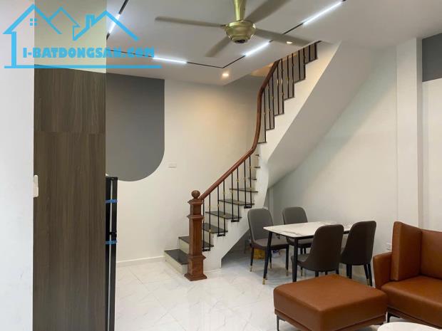Bán nhà Văn Cao, mặt tiền đỉnh 4.2m, ba bước ra ô tô tránh, 31m2, giá chỉ nhỉnh 5tỷ