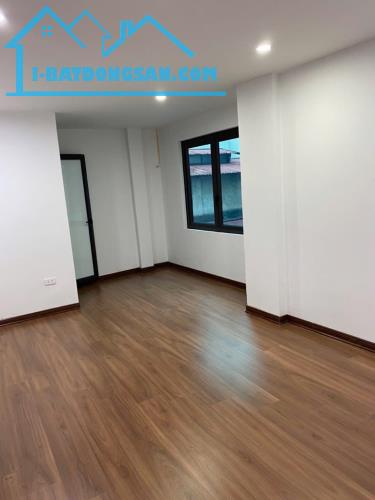 Bán nhà Văn Cao, mặt tiền đỉnh 4.2m, ba bước ra ô tô tránh, 31m2, giá chỉ nhỉnh 5tỷ - 2