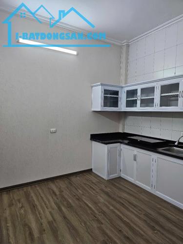 Cho thuê nhà Phố Bạch Đằng 3.5 tầng, 2 ngủ, ở nhóm 4 người, hộ gia đình, KD online 8.5