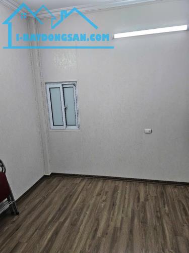 Cho thuê nhà Phố Bạch Đằng 3.5 tầng, 2 ngủ, ở nhóm 4 người, hộ gia đình, KD online 8.5 - 4