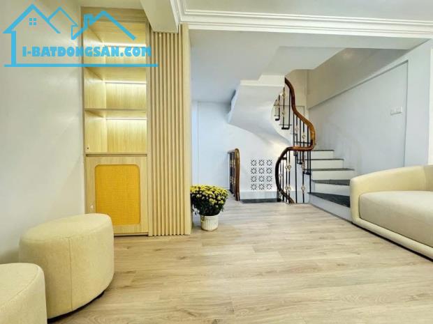 GIÁP BÁT – LÔ GÓC – GẦN Ô TÔ - 28m2 - 5 tầng - 5,39 tỷ - 3