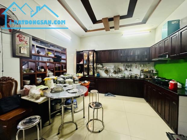 Bán nhà mặt tiền chợ Nhị Thiên Đường(6.2.15) 4 lầu  Hoàng Minh Đạo phường 5 quận 8 - 1