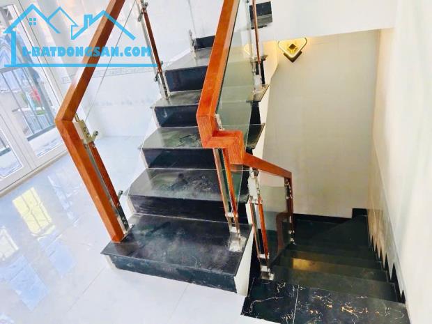 Nhà mới chính chủ ở ngay 4 tầng, 5 phòng ngủ, hẻm xe hơi, 3.x tỷ, Quận 8, Bình Đông. - 1