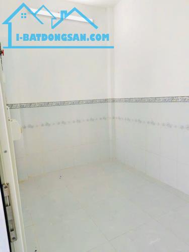 Nhà mới chính chủ ở ngay 4 tầng, 5 phòng ngủ, hẻm xe hơi, 3.x tỷ, Quận 8, Bình Đông. - 3