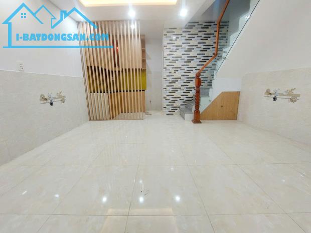 Nhà đúc 2 tầng, gần Trường PTTH Tây Thạnh, 2.35 tỷ - 2