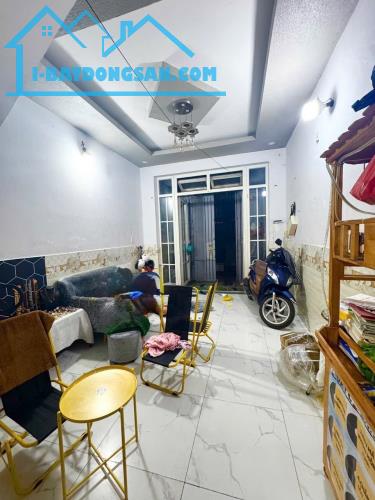 🏘️ NHÀ 2 TẦNG BTCT. Hẻm 4m THÔNG. Giá 3ty700tr. - Kết cấu 2 tầng BTCT. - 3 phòng ngủ. 3 n - 2