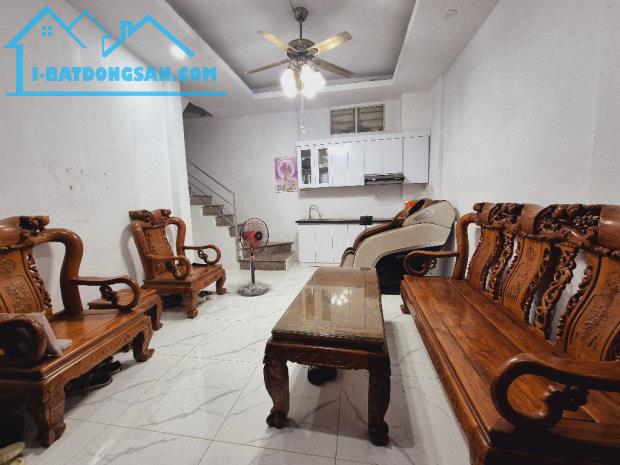 Bán nhà Chính Kinh dân xây  nhà đẹp 6 tầng 2 thoáng trước nhà  sáng ngõ nông 25m giá 4.2 t