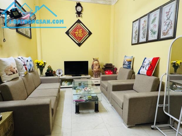 Bán nhà riêng phố Võ Thị Sáu - mặt ngõ thông - 28 m2 x 3 Tầng - SĐCC - Giá 5,7 Tỷ