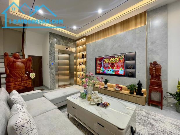 Phố Bát Khối - 45 m2 - 6 tầng - 5 m MT - Lô góc - Kinh doanh đỉnh - nhỉnh 9 tỷ - 3