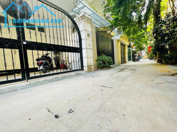 MẶT NGÕ ĐỘI CẤN - 30M RA PHỐ - NGÕ ÔTÔ TRÁNH, VÀO NHÀ - GIÁ 22 TỶ