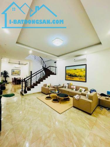 MẶT NGÕ ĐỘI CẤN - 30M RA PHỐ - NGÕ ÔTÔ TRÁNH, VÀO NHÀ - GIÁ 22 TỶ - 1