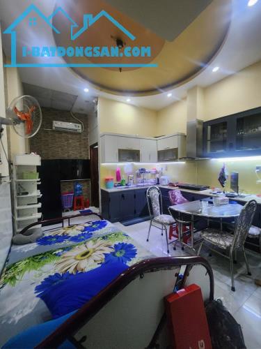 Bán CHDV hẻm xe hơi Tạ Quang Bửu Q8 dòng tiền 300tr/năm sổ vuông 4 tầng hoàn công 6PN 7WC - 4