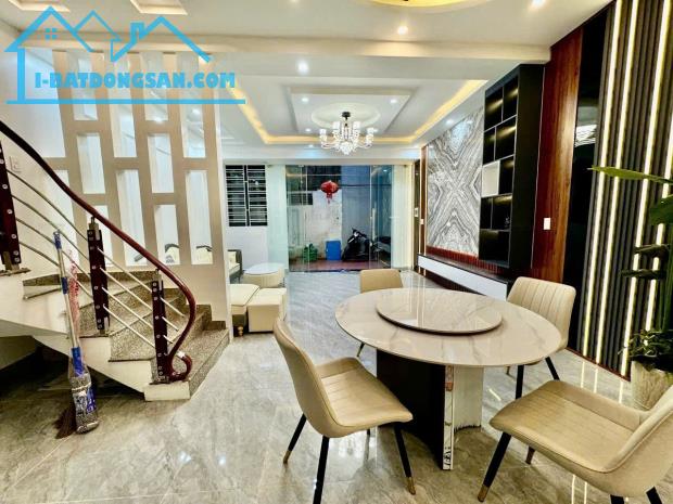 Bán nhà 3 tầng sạch đẹp sau 1 nhà mặt đường Ngô Gia Tự - 3