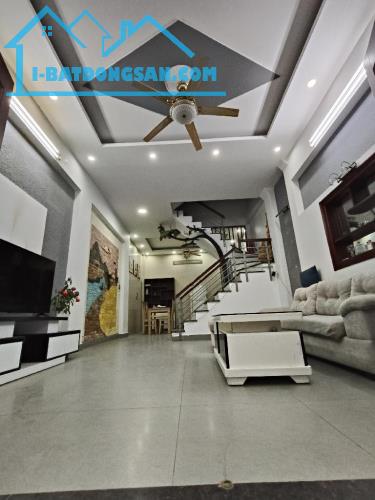 BÁN NHÀ PHỐ HỒNG MAI - 42M - CHỈ 9 TỶ - NGÕ THÔNG - CÁCH Ô TÔ 15M