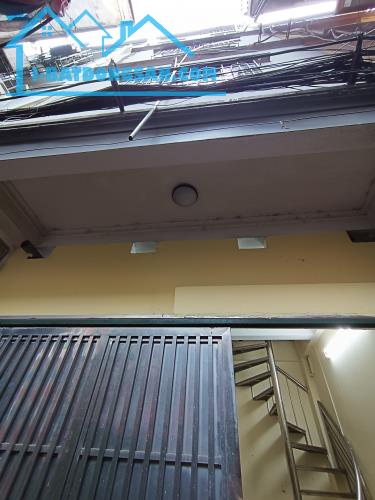 Nhà 5 tầng Tân Mai to, cách ô tô 5m, giá 2.35 tỷ