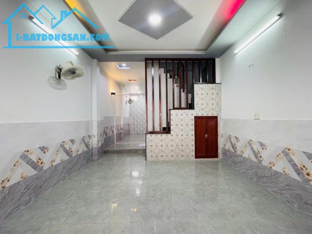 Bán nhà MẶT TIỀN giá trong hẻm-xe hơi vào nhà-chợ Gò Vấp-khu VIP P4-Nhỉnh 6tỷ - 3