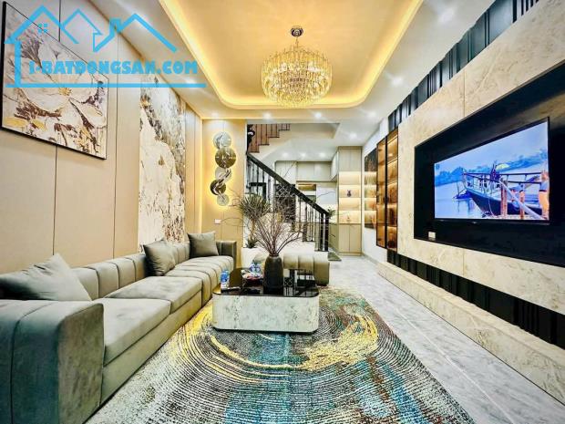 Bán nhà phố Tây Sơn Đống Đa lô góc ngõ rộng ô tô đỗ gần 46m2 4T MT 4m nở hậu ở, cho thuê