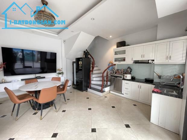 🔥 Nhà 5 Tầng nguyễn văn cừ Long Biên – Oto Đỗ Cổng |38m²| Giá: 6,2 tỷ - 2