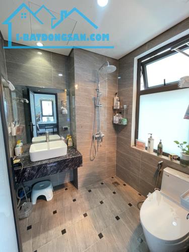 🔥 Nhà 5 Tầng nguyễn văn cừ Long Biên – Oto Đỗ Cổng |38m²| Giá: 6,2 tỷ