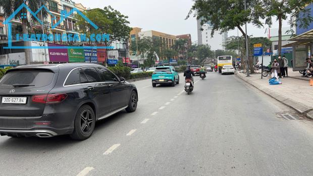 NHÀ ĐẸP DÂN XÂY UY TÍN NGUYỄN VĂN CỪ 42M, 6T, MT4M, THANG MÁY, KD, Ô TÔ TRÁNH.