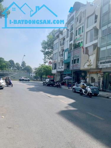 Nhà mặt tiền đường ngay ngã tư Nguyễn Bỉnh Khiêm,Nguyễn Đình Chiểu,  Đakao,Q1.giá:32 tỷ