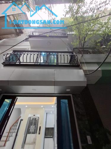Bán nhà Quan Nhân TX DT:30 m2 MT: 5.2m Giá nhỉnh 6 tỷ, Full Nội, Thang máy gõ rộng - 5