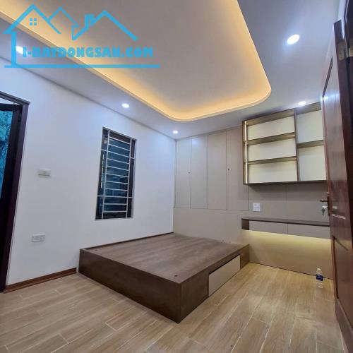 Bán nhà Quan Nhân TX DT:30 m2 MT: 5.2m Giá nhỉnh 6 tỷ, Full Nội, Thang máy gõ rộng