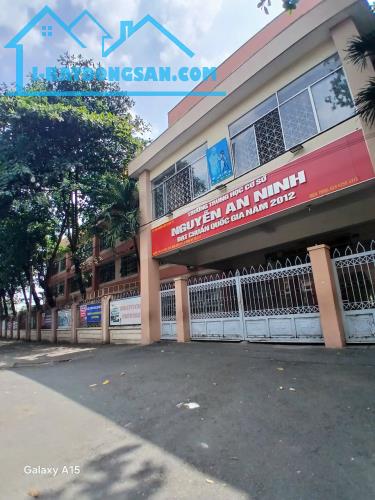 HÓT!! CHỦ GẤP BÁN GIẢM 800TR-NHÀ SONG HÀNH QUẬN 12-82M2, NGANG 5.5M, HẺM NHỰA-CHỈ 5.2 TỶ - 1