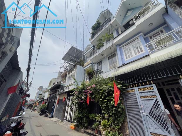 Cần bán gấp nhà đẹp 3 tầng hẻm xe hơi, gần trường, chợ Liên khu 4-5 khu dân cư chỉ 4.x tỷ, - 2