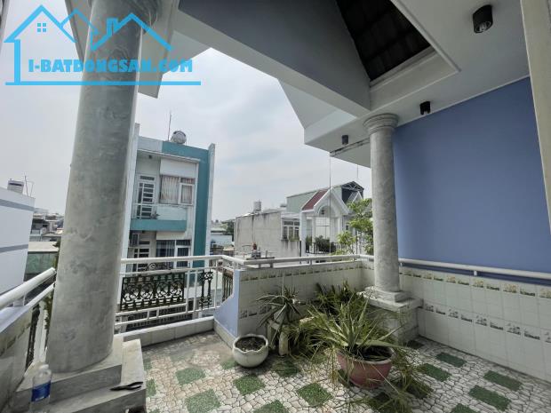 Cần bán gấp nhà đẹp 3 tầng hẻm xe hơi, gần trường, chợ Liên khu 4-5 khu dân cư chỉ 4.x tỷ,
