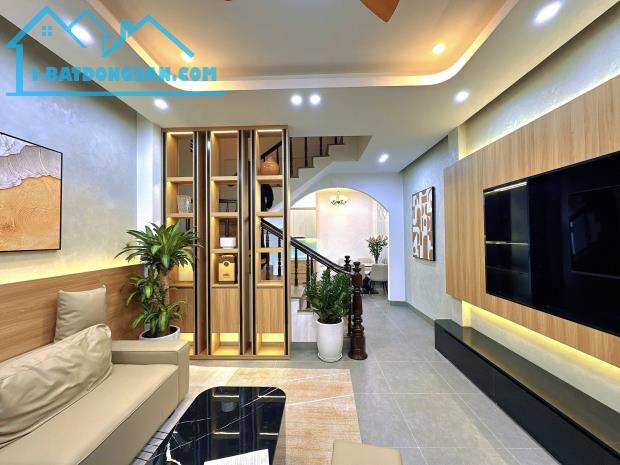 Bán nhà Ngô Thì Nhậm, 100m2, mặt tiền 8m, hơn 60 tỷ, ô tô tránh, kinh doanh đỉnh - 3