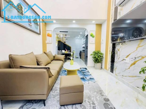 Vị trí đẹp nhất Quận 10: Hẻm xe hơi, (3.5x10) Giá chỉ 5.99 tỷ - 2