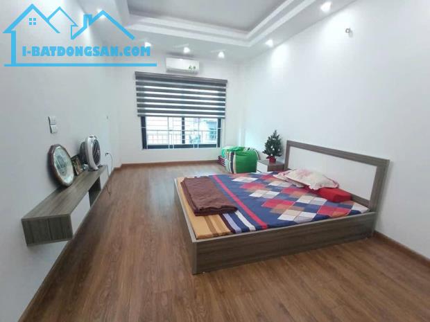 Ngay và luôn- Nhà trung tâm Thạch Bàn L. Biên diện tích 41,6m2 7 tầng -T. máy giá hữu hảo. - 2