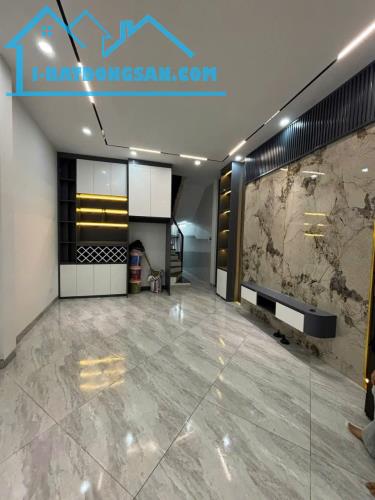 Nhà Tân Mai – Phân Lô – Kinh Doanh – 30m 5 tầng – 20m Ra Phố - Full Tiện Ích, 6,2 Tỷ.