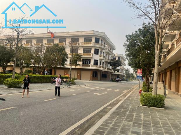 CĂN GÓC VIP VIEW CÔNG VIÊN.  SẴN SỔ SANG TÊN NGAY. LH: 0966343969