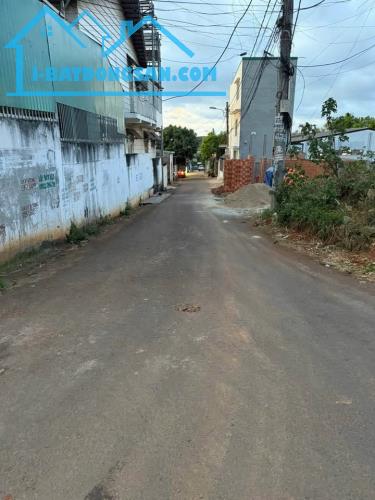 đất phường Tân Hòa hẻm c1 Phạm Văn Đồng nở hậu 5,7x18 ngay quốc lộ - 1