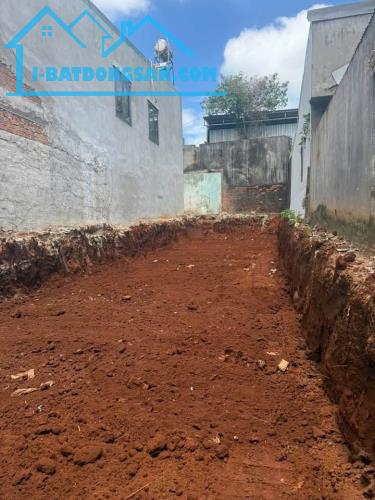 đất phường Tân Hòa hẻm c1 Phạm Văn Đồng nở hậu 5,7x18 ngay quốc lộ - 2