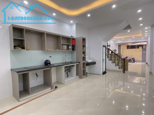 Bán Gấp nhà Trần Duy Hưng 60m 5 tầng MT 4m 14.3 tỷ kinh doanh