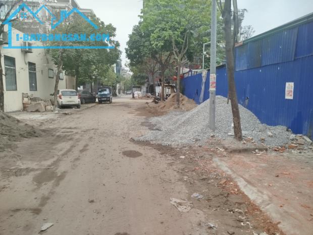 Bán nhà ô tô đỗ cửa ngõ 214 Nguyễn Xiển, Hà Nội: 32m2, giá 1.2 tỷ