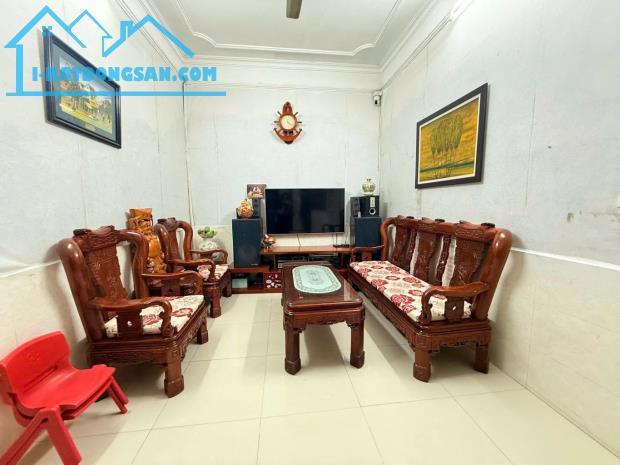 Bán nhà La Thành ngõ thông lô góc thoáng nhà đẹp dân xây giá đầu tư  57m giá 9.6 tỷ .