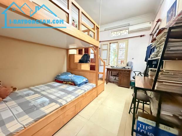 Bán nhà La Thành ngõ thông lô góc thoáng nhà đẹp dân xây giá đầu tư  57m giá 9.6 tỷ . - 2