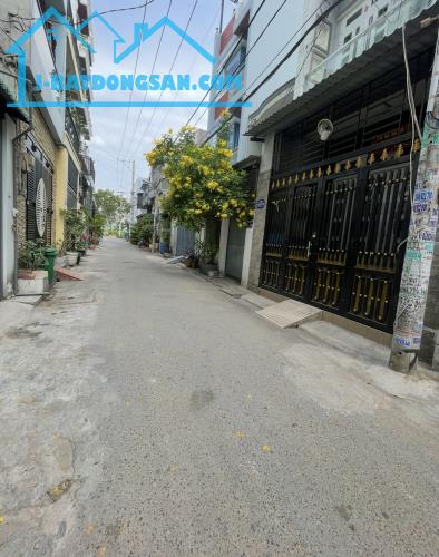 Gấp bán nhà 2 tầng BTCT, 72m2, hẻm 6m giá chỉ 5tỷ3, Hương Lộ 2, Bình Tân. Lh 0901013009 - 2
