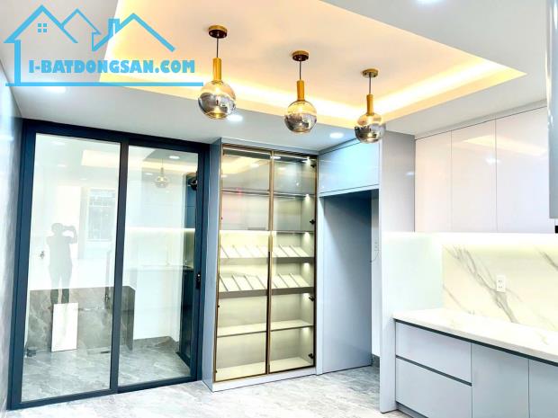 Nhà mới đẹp mặt tiền kinh doanh đầu Nguyễn Thị Minh Khai - 10.9 tỷ